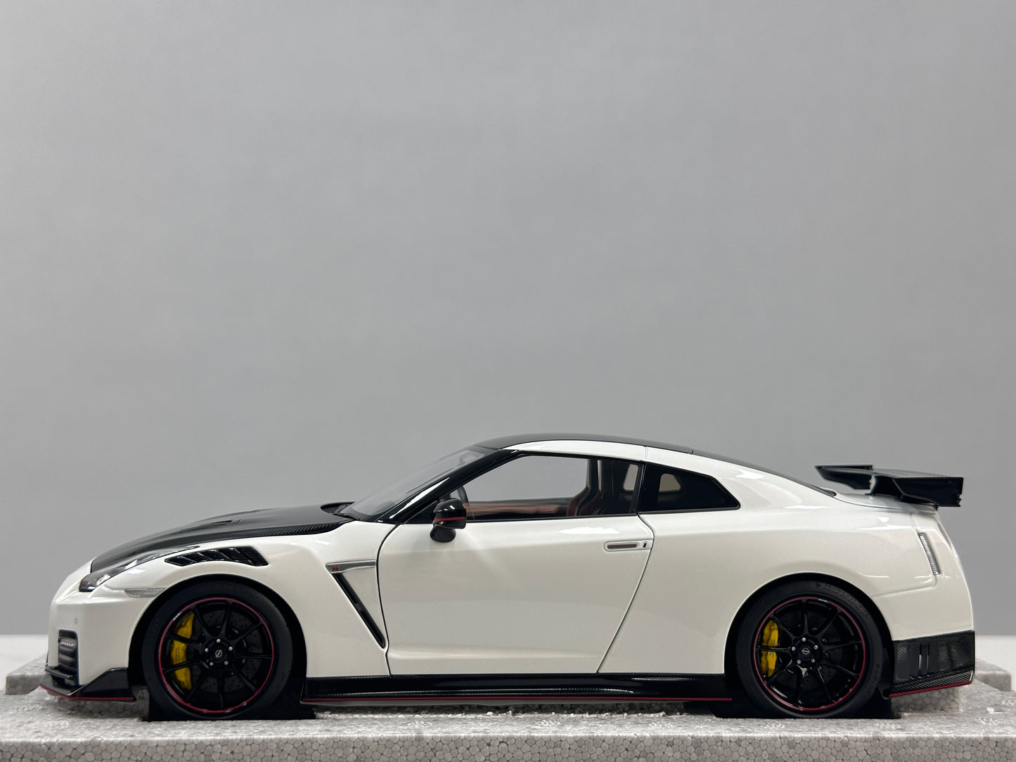 MOTORHELIX 1/18 Nissan GT-R NISMO (R35) Special Edition 2022 Brilliant Pearl White MH378