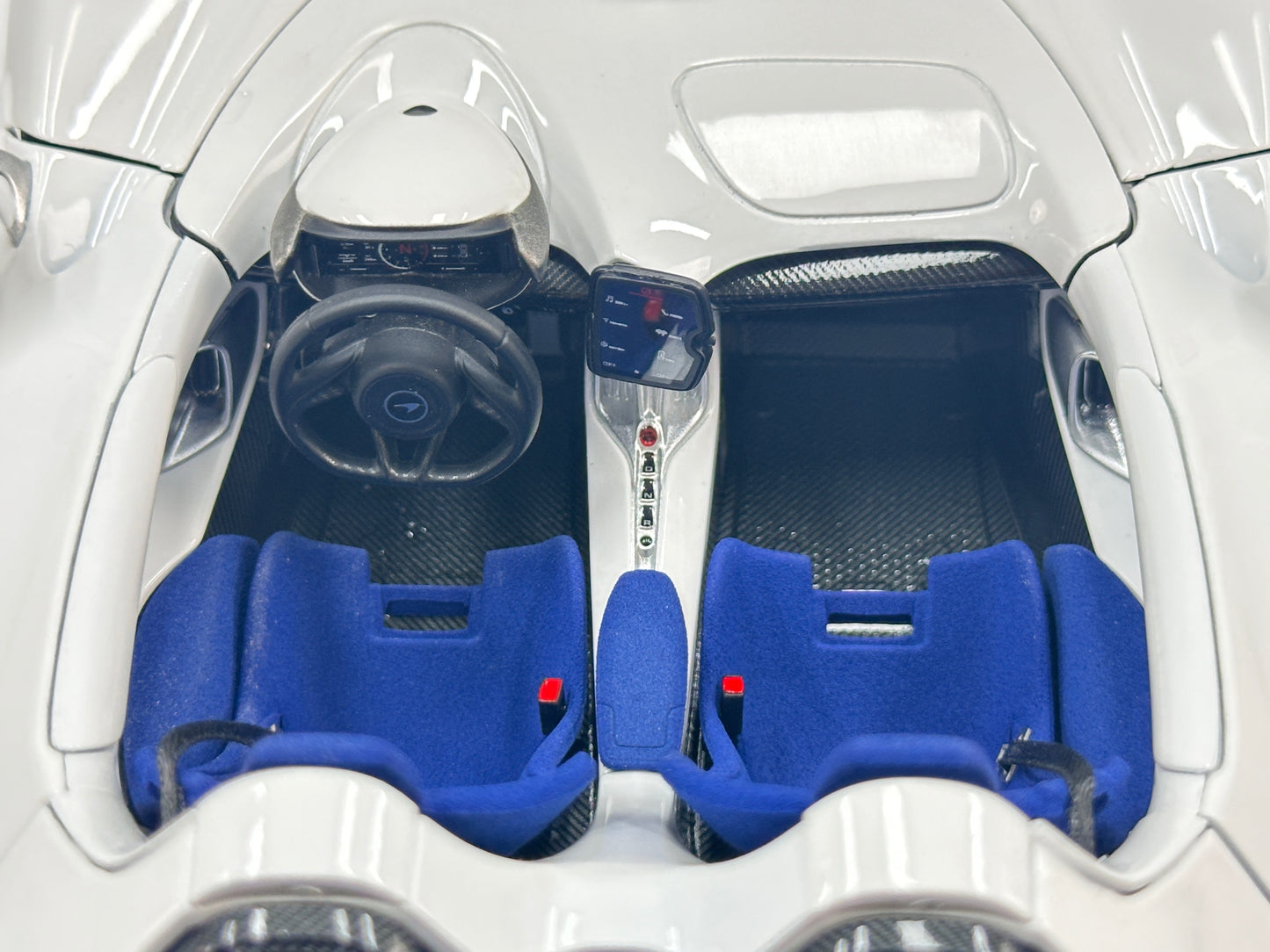 LCD 1/18 McLaren Elva Die-cast Model – Pearl White with Blue Interior (LCD18015-WH)
