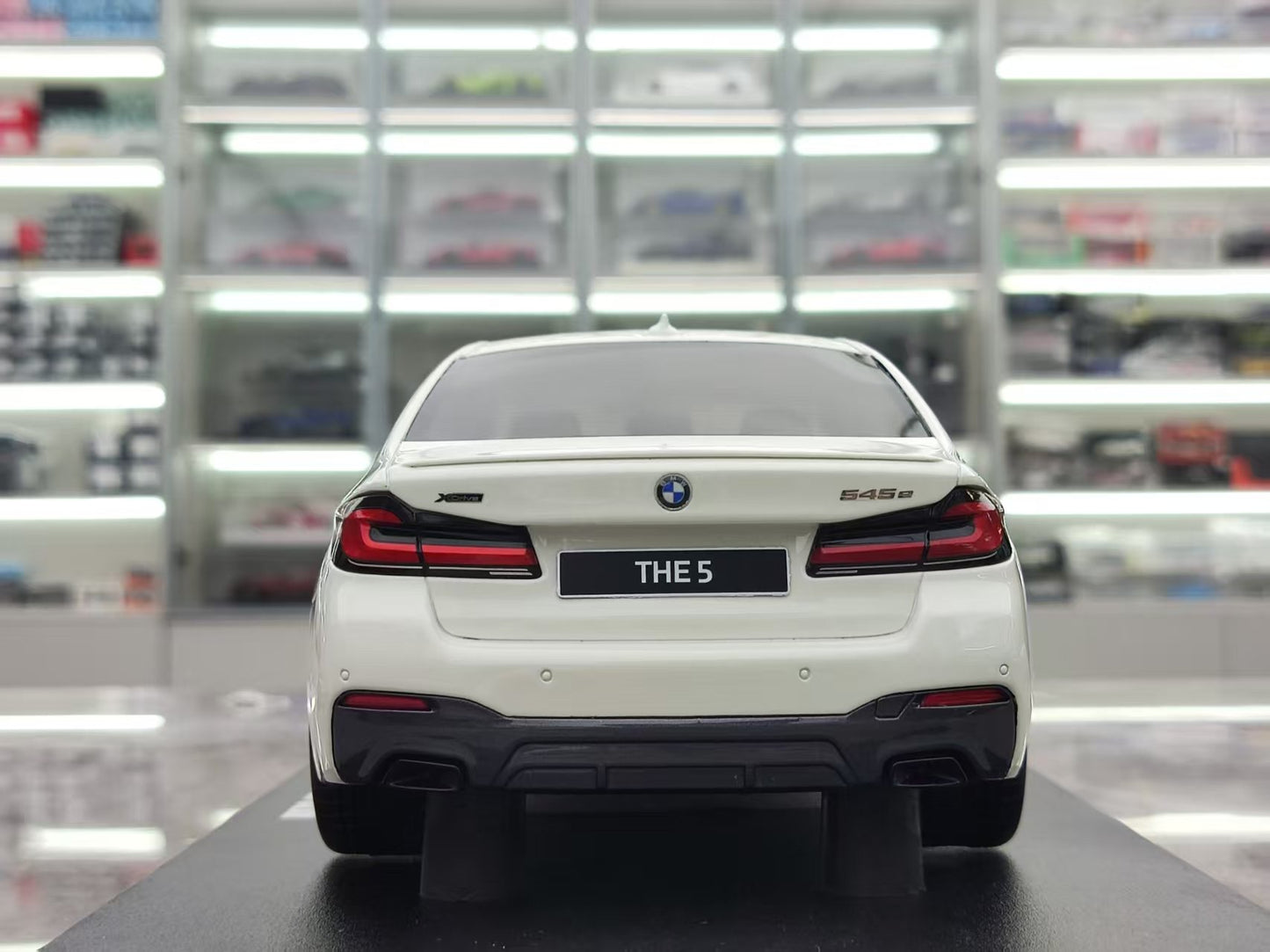 GT Spirit 1/18 BMW 545E X DRIVE SALOON M SPORT ALPINE White Resin Model Decoration GT496