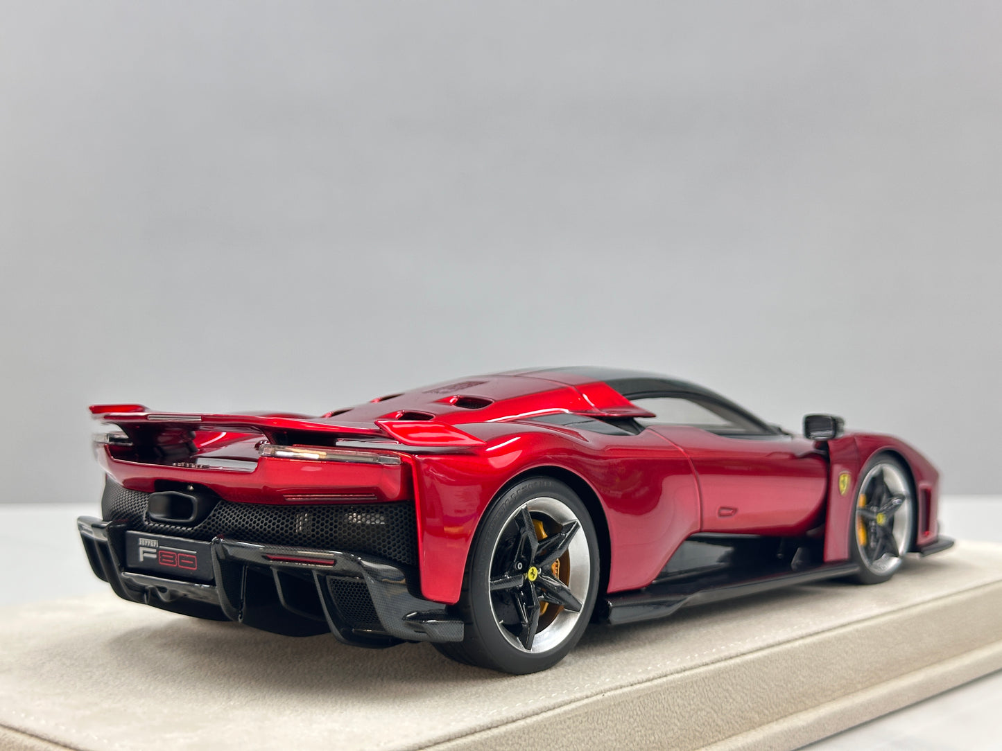 HERMES COLLECTION 1/18 Ferrari F80 – Metallic Red (HC019)