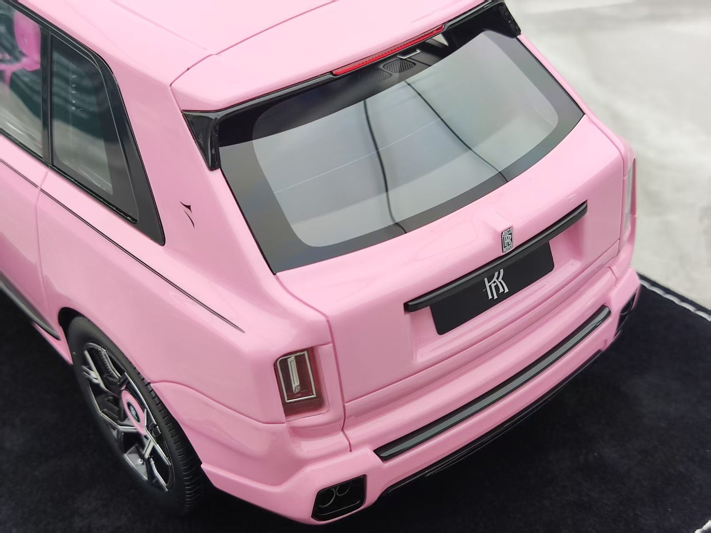 HH Model 1/18 Rolls-Royce Cullinan BB Light Pink HH542