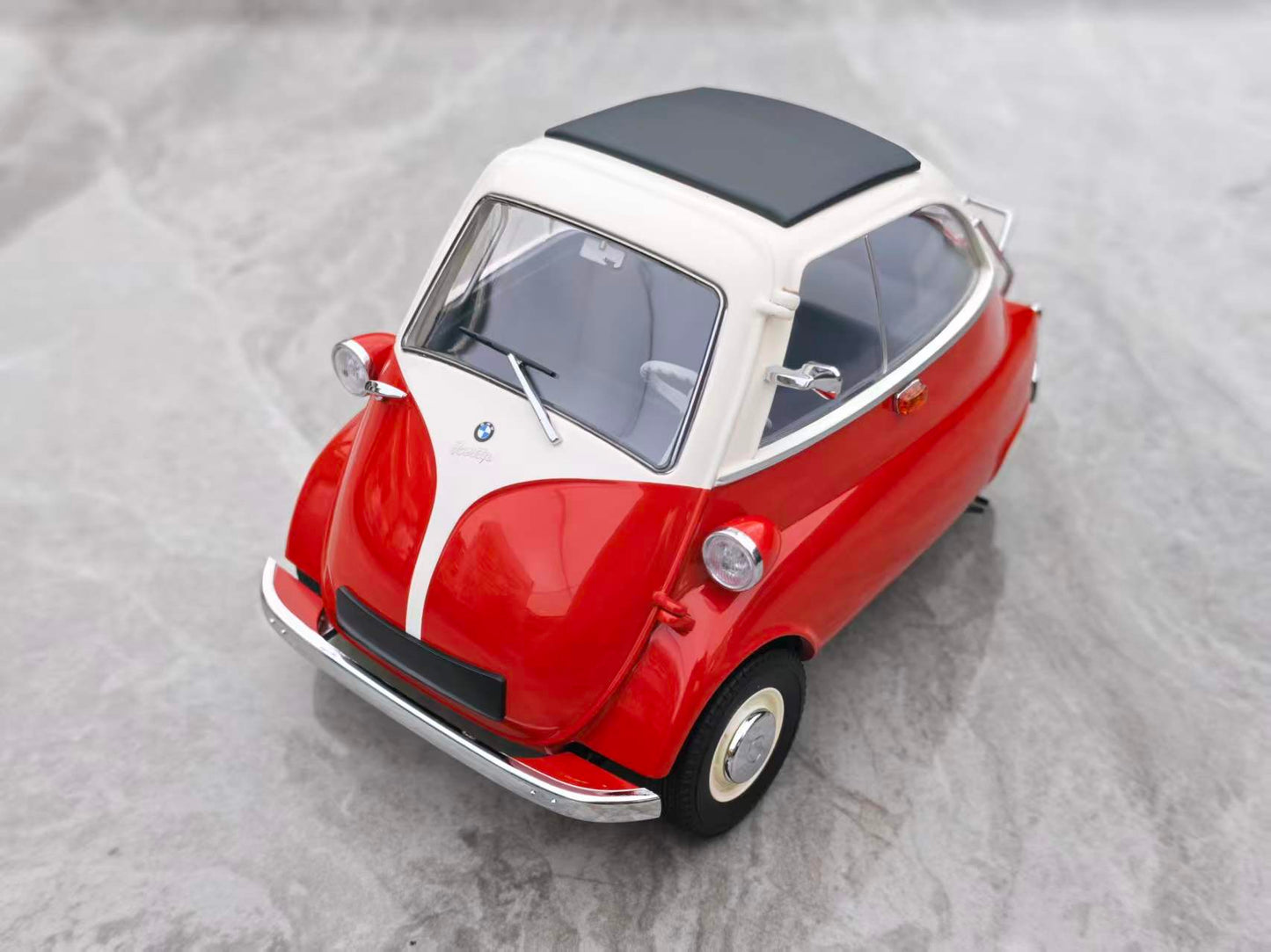 MINICHAMPS 1:18 BMW ISETTA -1955 Red 110024001