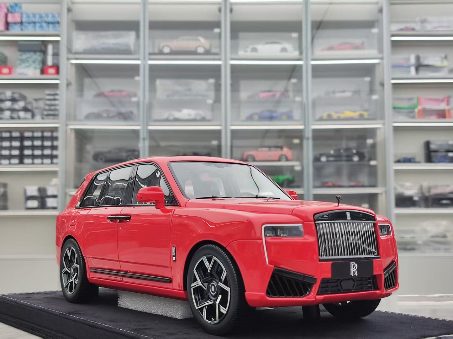 HH Model 1/18 Rolls-Royce Cullinan Series II Phoenix Red HH541