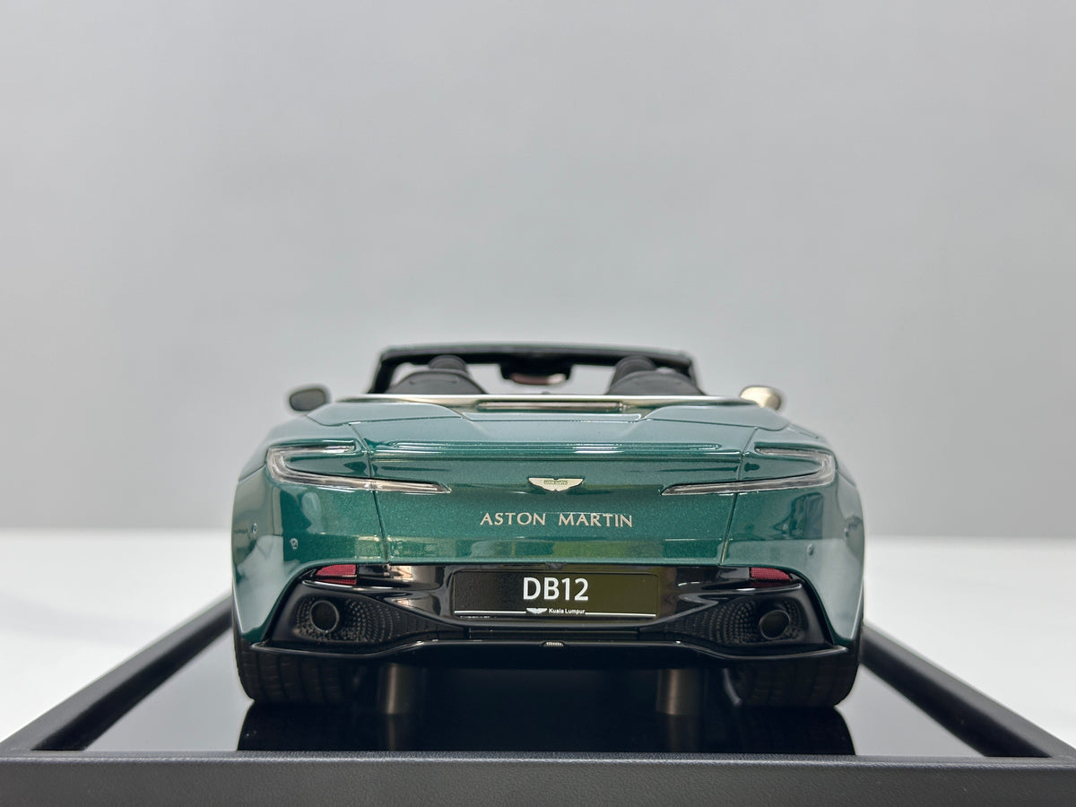 MOTORHELIX 1/18 Aston Martin DB12 Volante (Convertible) - Cinnabar Green - MH394