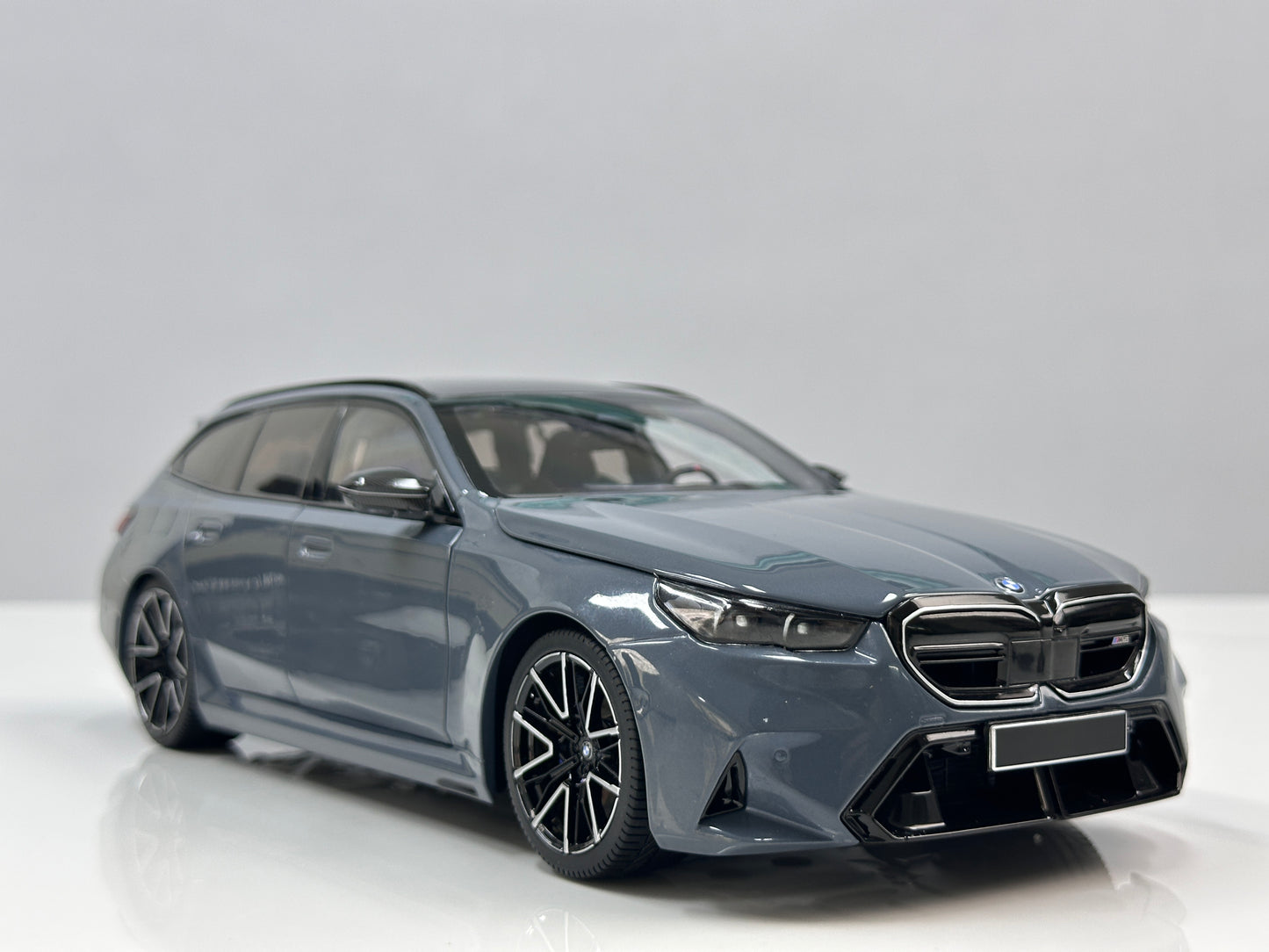 MINICHAMPS 1/18 BMW M5 Touring (2024) – Metallic Grey (110023901)