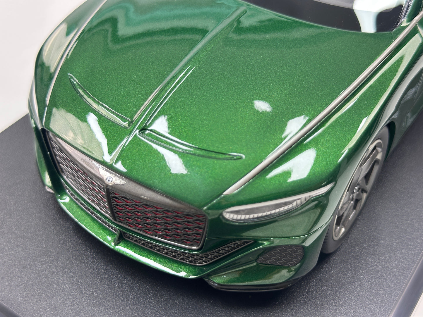 Topspeed 1/18 Bentley Batur Scarab Green TS0672