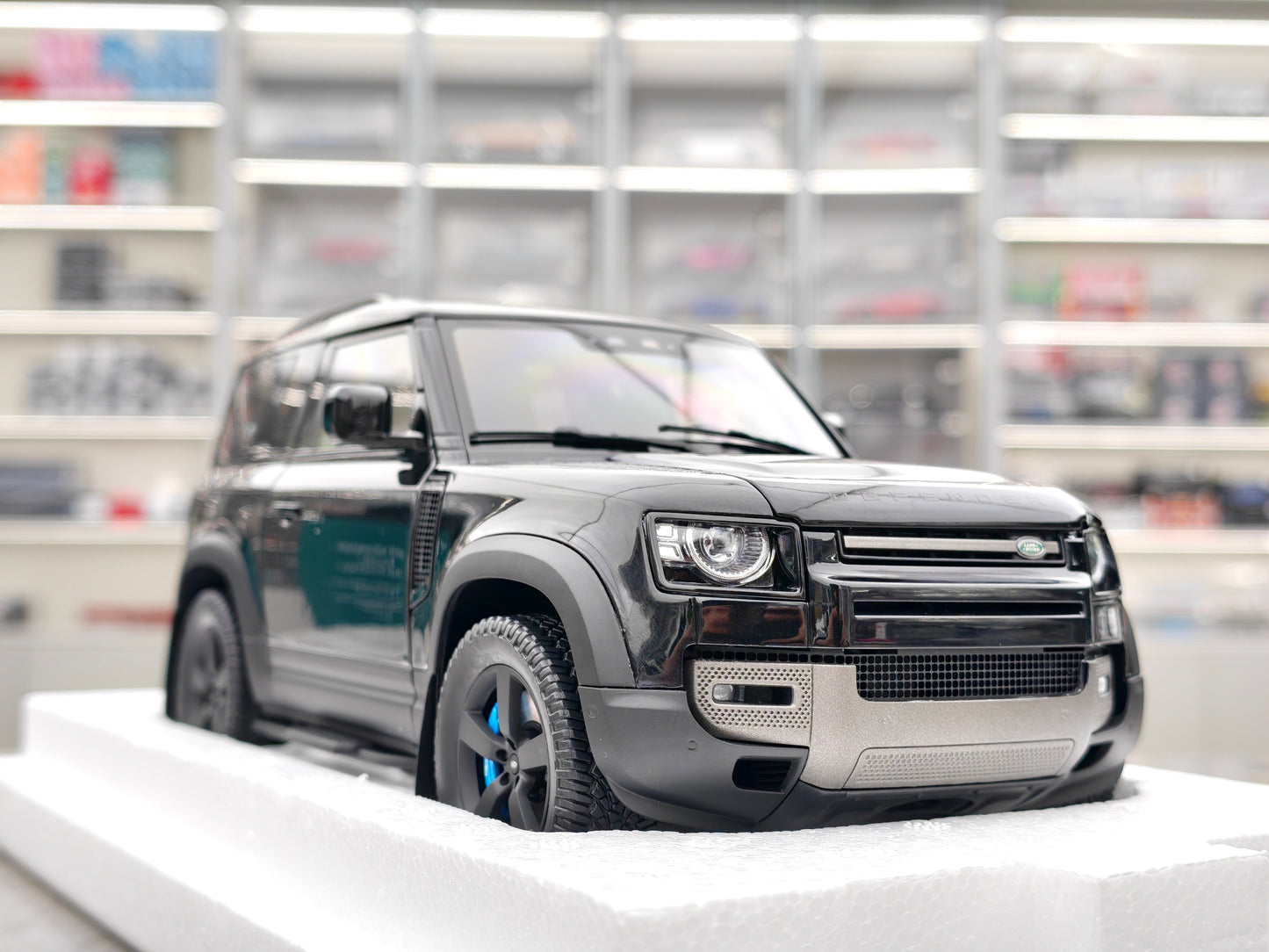 Almost Real 1/18 Land Rover Defender 90 Kit Edition Diecast Car Model