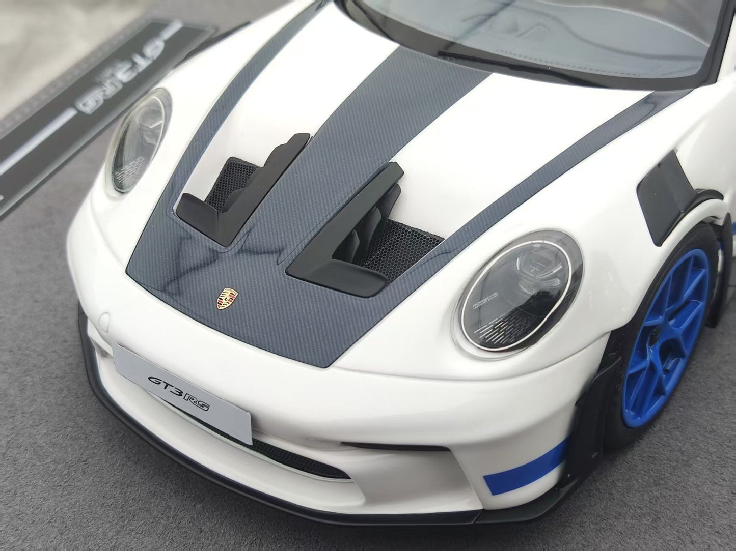 TIMOTHY&PIERRE 1/18 Porsche 911 GT3RS Sonderwunsch White with Blue Carbon TP189