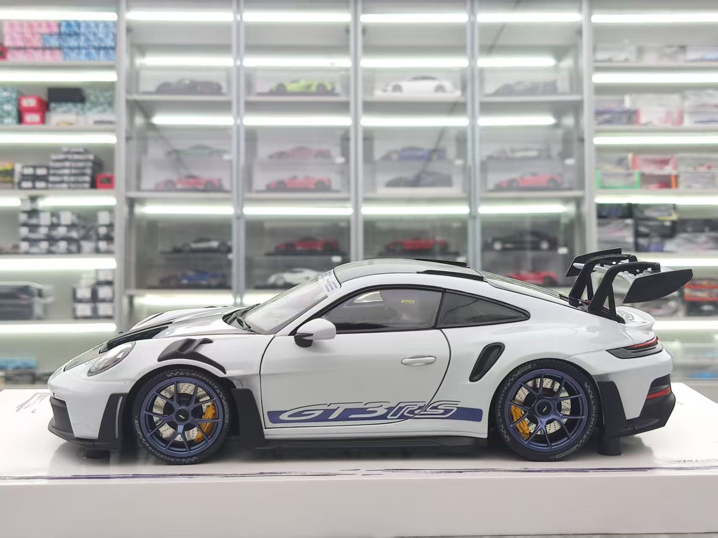 MINICHAMPS 1/18 Porsche 911 GT3 RS Alloy Car Model 113062035