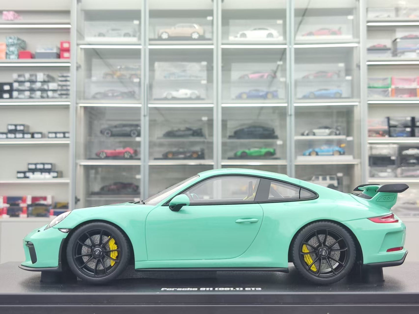 GT Spirit 1/18 Porsche 911 [991.2] GT3 Green GT550
