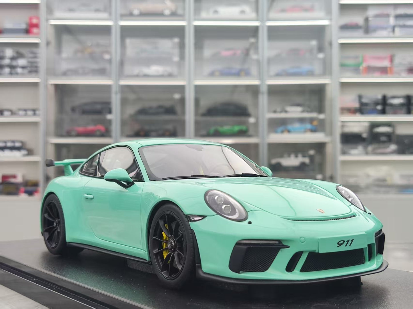 GT Spirit 1/18 Porsche 911 [991.2] GT3 Green GT550