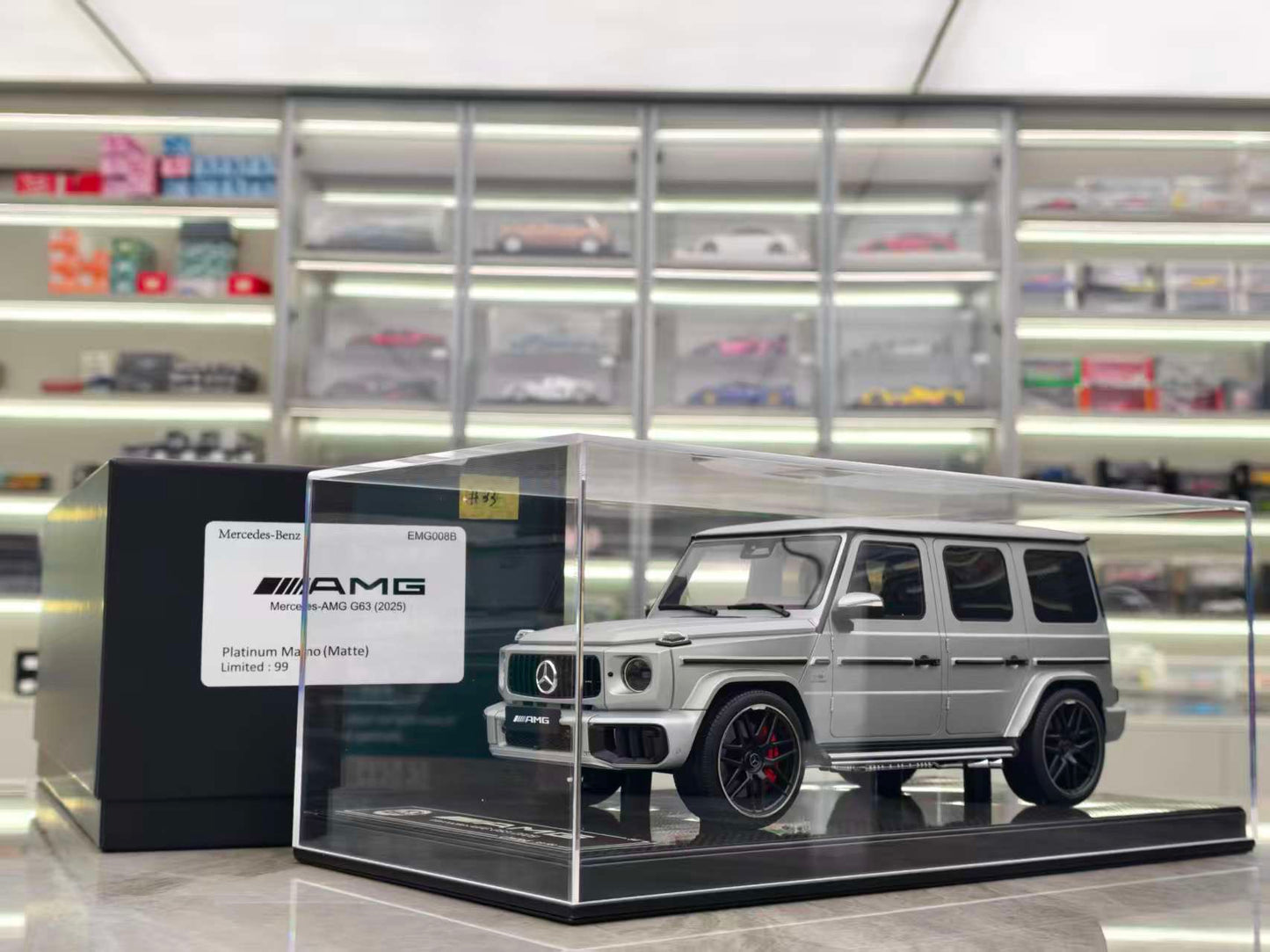 Dino Model 1/18 Mercedes-Benz G63 Black Base EMG001-008B