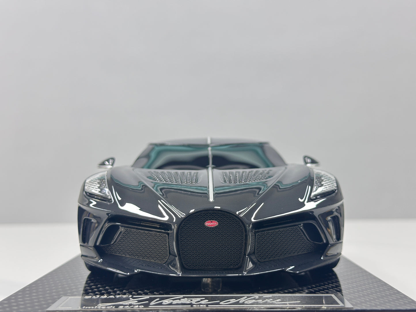 CE 1/18 Bugatti La Voiture Noire (Black Carbon Fiber) CE013