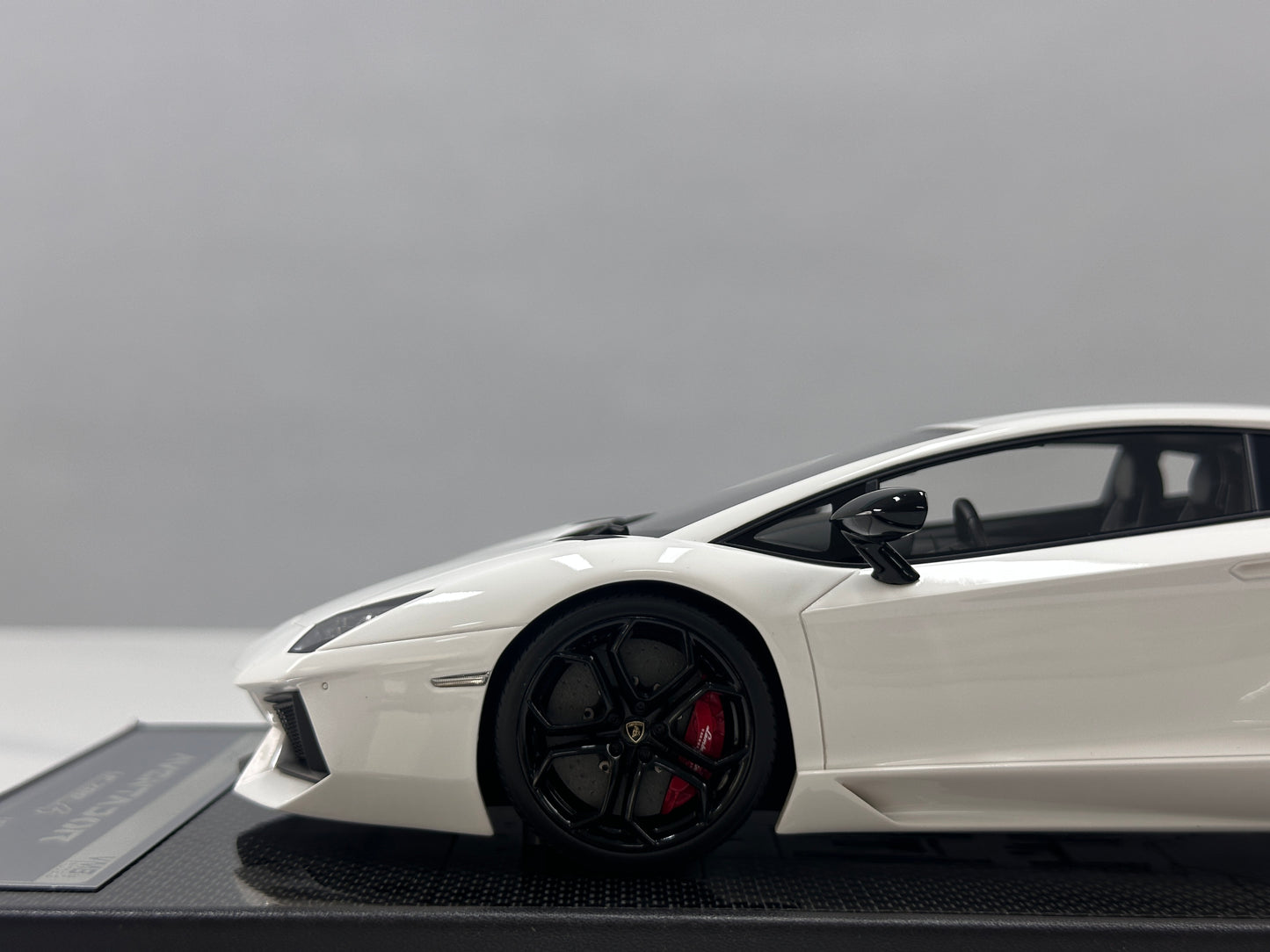 VMB 1/18 Lamborghini Aventador LP700-4 White VMB065