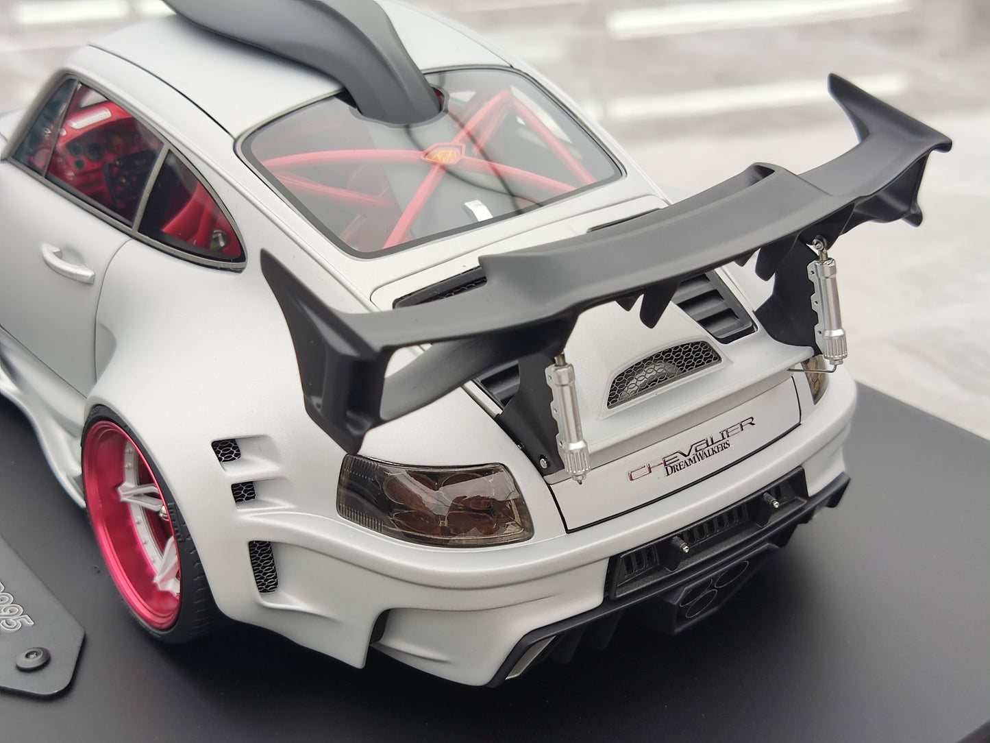 Dreamwalkers 1/18 Porsche CHEVALIER D995 Silver Simulated Car Model C-D995-SA01