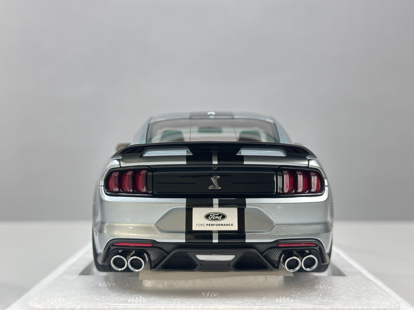 AUTOart 1/18 Ford Mustang Shelby GT500 Silver 73096