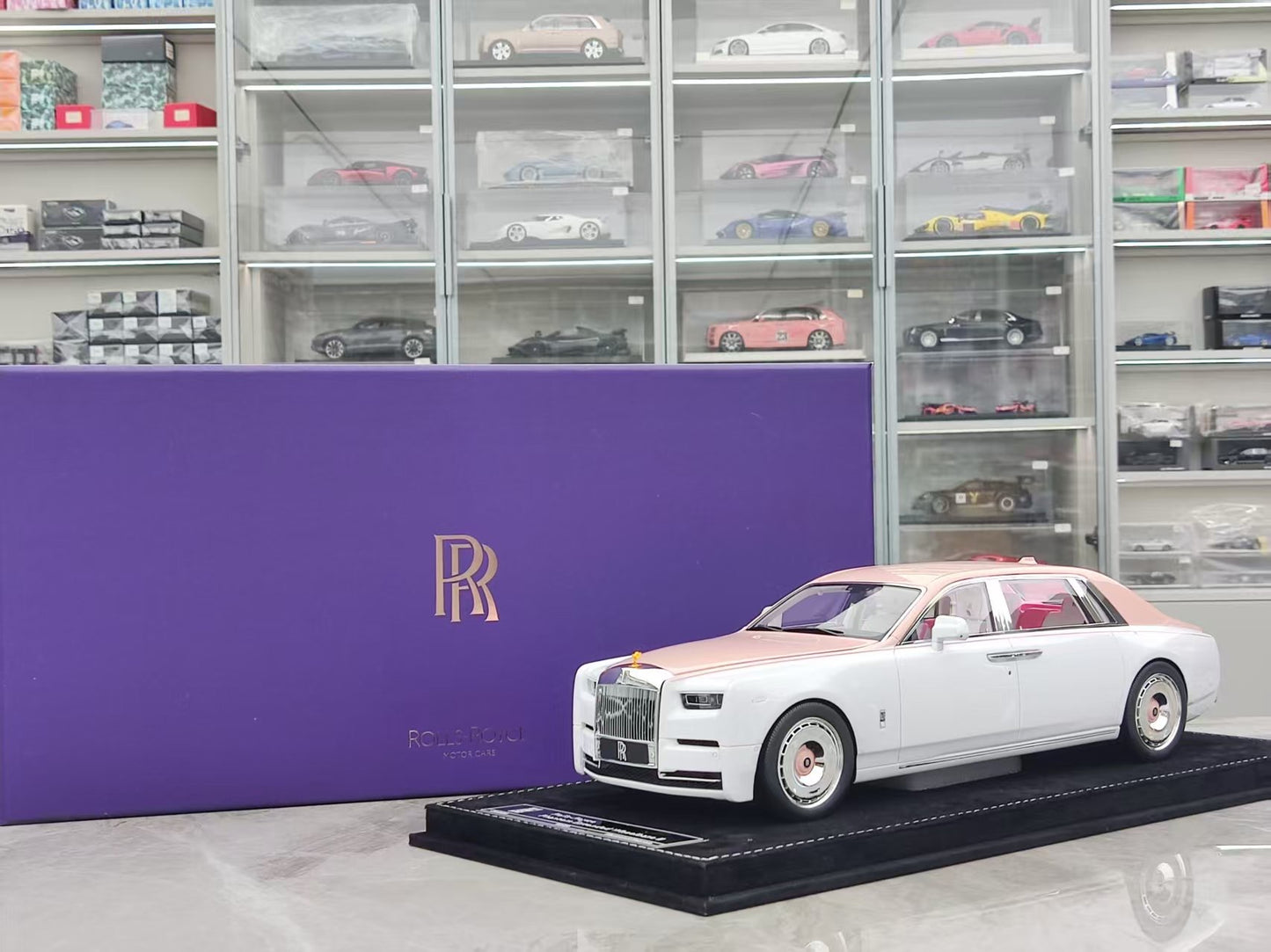 HH Model 1/18 Rolls-Royce Phantom Series II Blush Pink/White HH538
