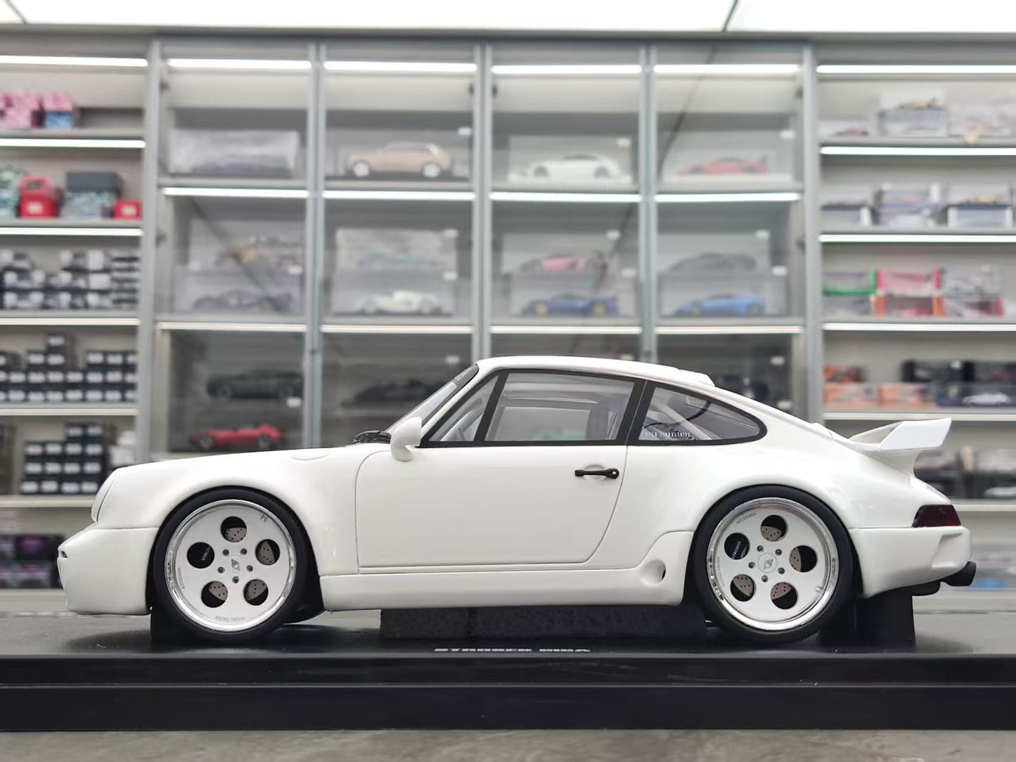 GT Spirit 1/18 Porsche Strosek Giga, White GT525