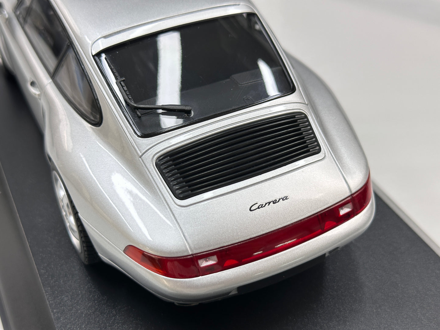 MINICHAMPS 1/18 Porsche 911 (993) 1993 Silver 155061101