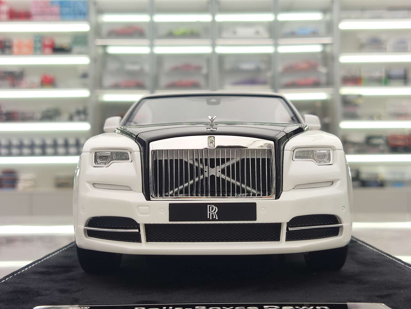 HH Model 1/18 Rolls-Royce Dawn (Pearl White/Diamond Black) HH422