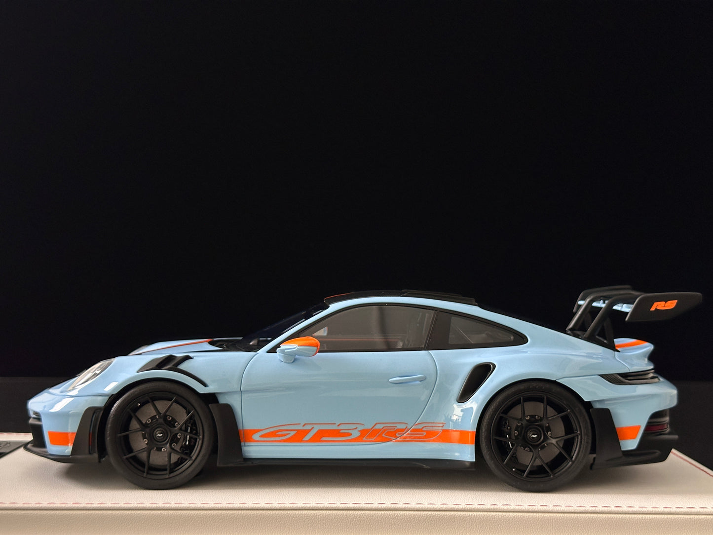GH MODEL 1/18 Porsche 992 GT3RS Gulf Oil GH017