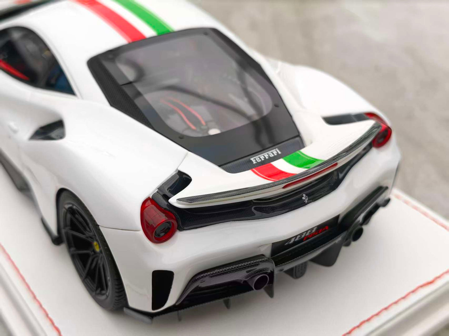 GH MODEL 1/18 Ferrari Novitec 488pista Glowing Green GH008