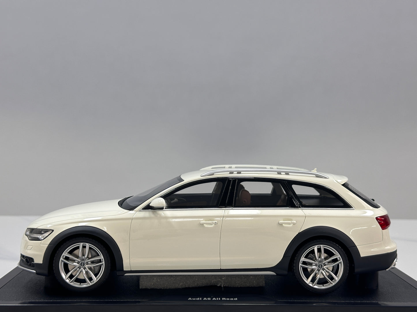 OTTO 1/18 Audi A6 C7 Allroad Ibis White OT1286