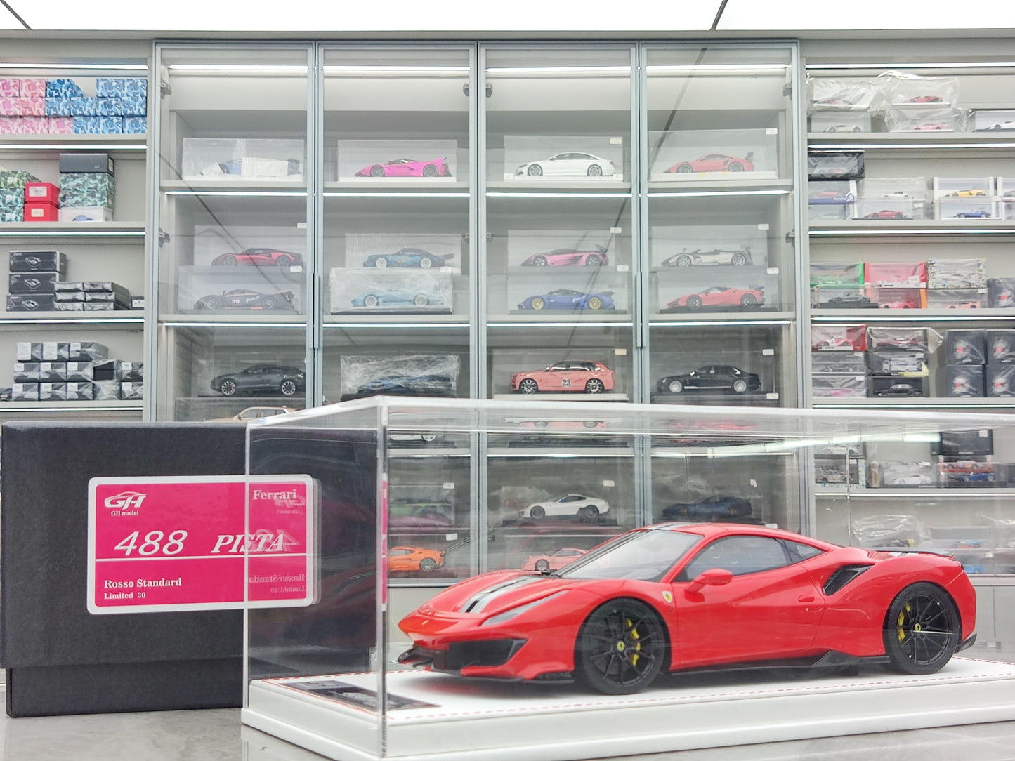 GH MODEL 1/18 Ferrari Novitec 488 Pista Limited Edition Model Car