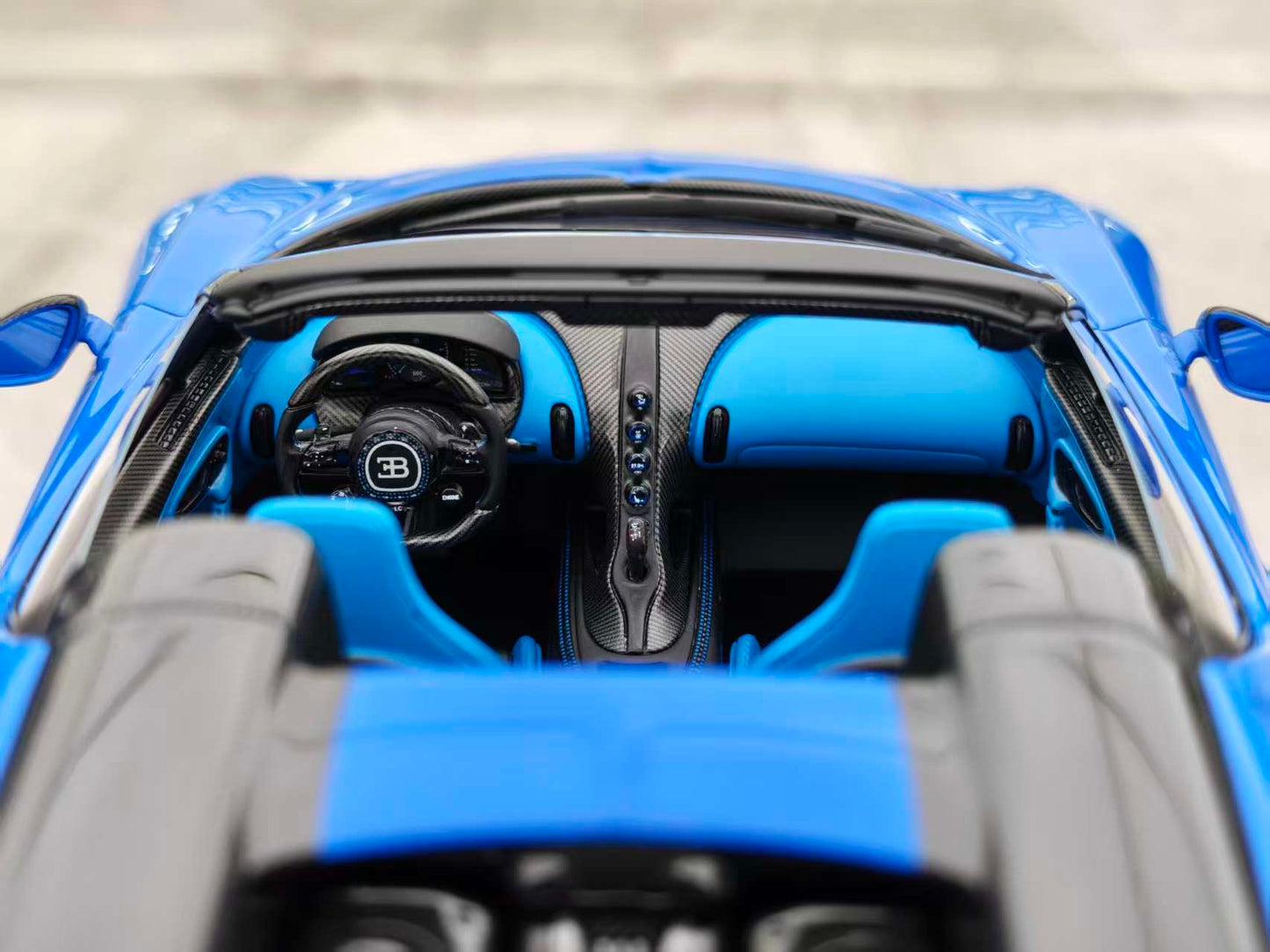 MR 1/18 Bugatti W16 Mistral, Blue, BUG015C