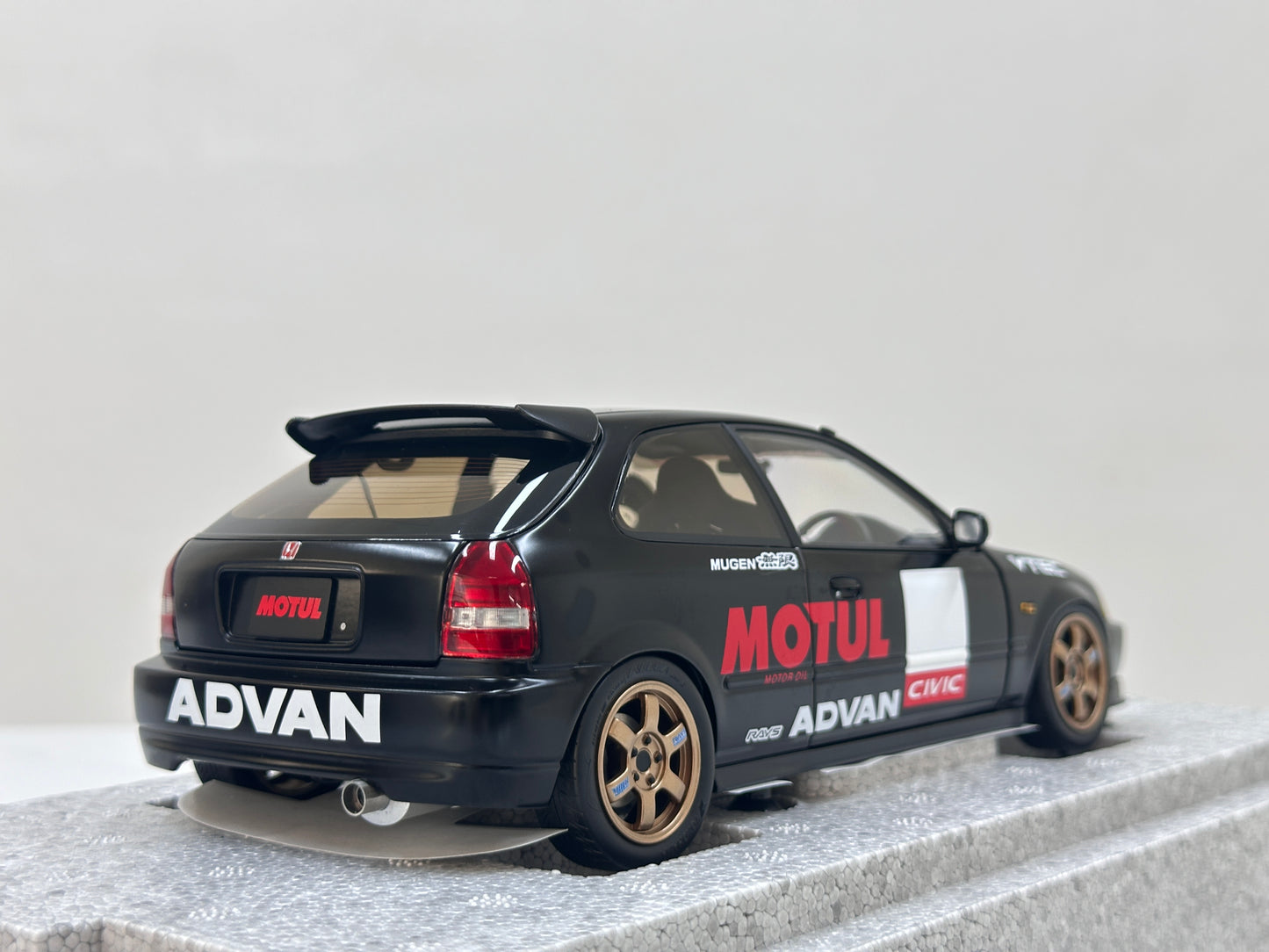 MOTORHELIX 1/18 Honda Civic Type R (EK9) Matte Black with Yellow Lights MH358