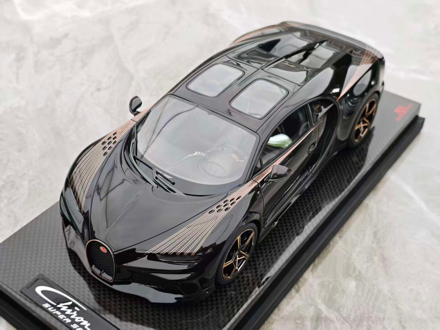MR 1/18 Bugatti Chiron Super Sport Black Gold BUG012H