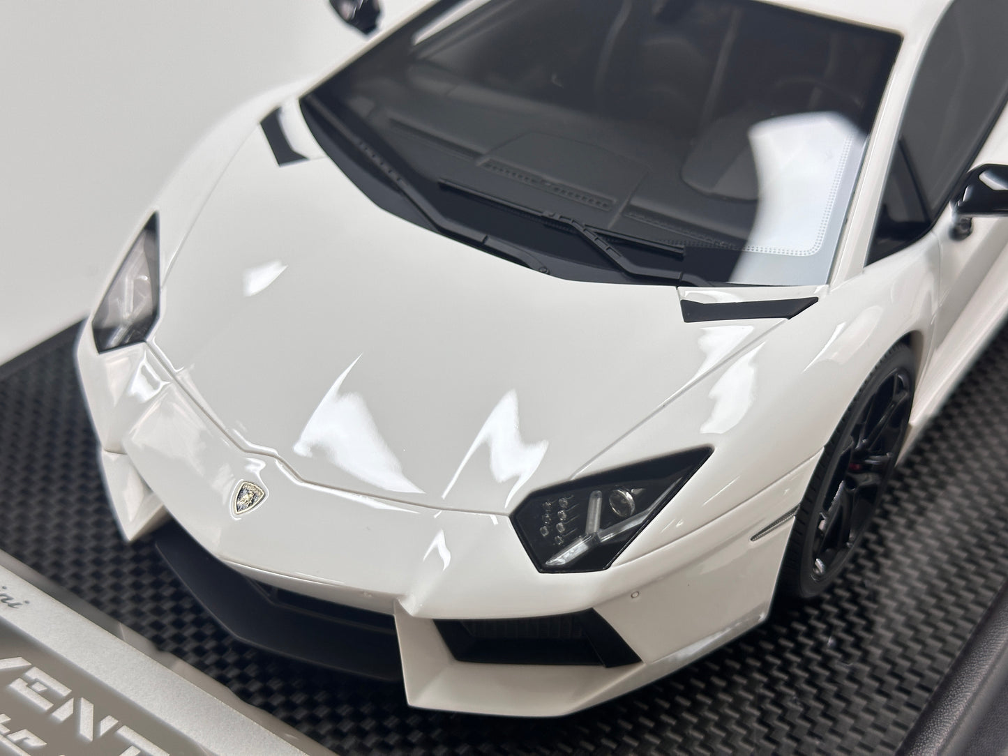 VMB 1/18 Lamborghini Aventador LP700-4 White VMB065