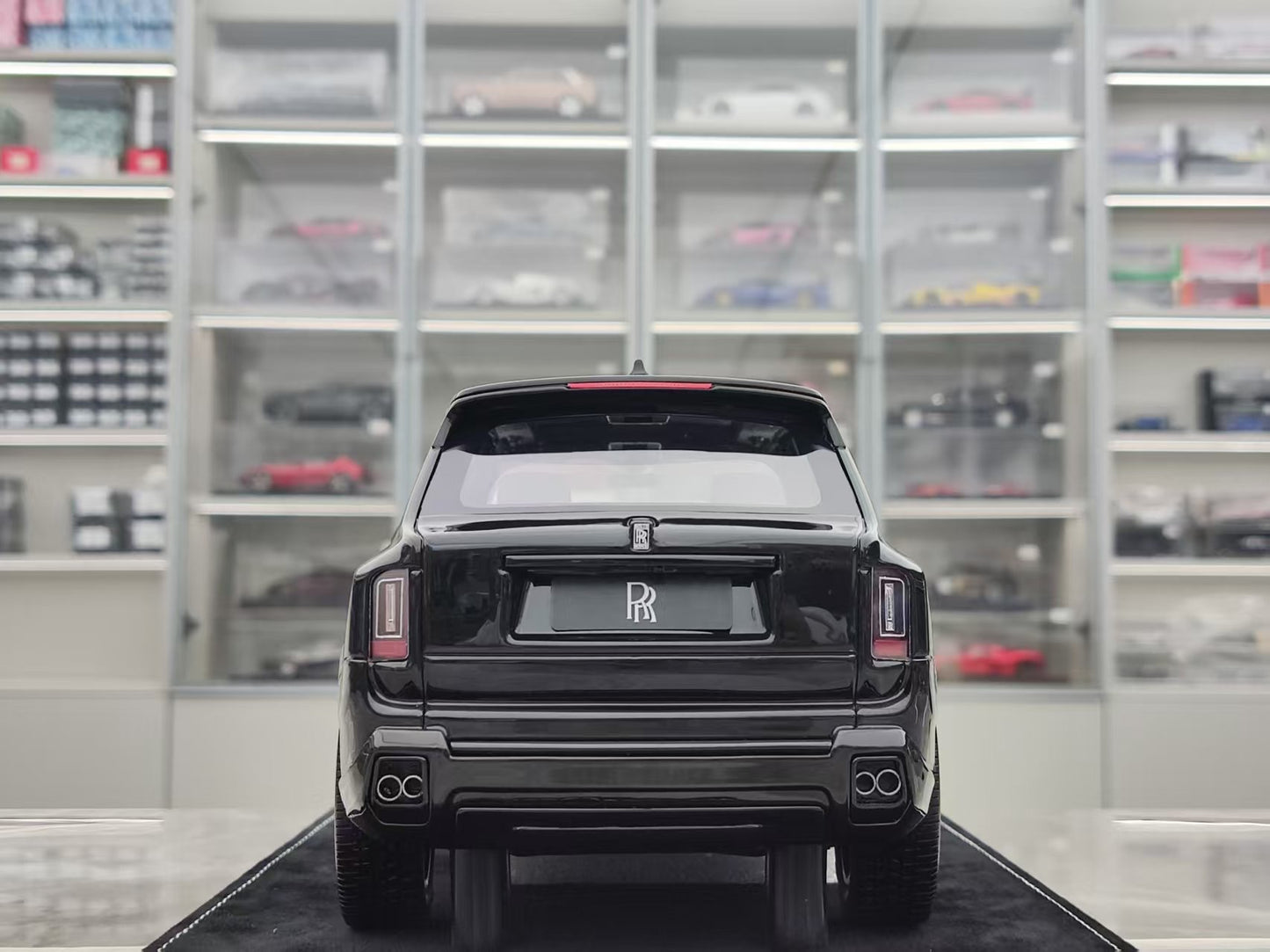HH Model 1/18 Rolls-Royce Cullinan Series II Diamond Black HH539
