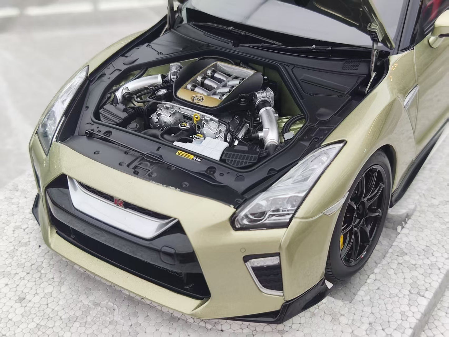 MOTORHELIX 1/18 Nissan GT-R (R35) Track Edition Engineered by NISMO T-Spec, Emerald Green, Model Car Decoration MH310