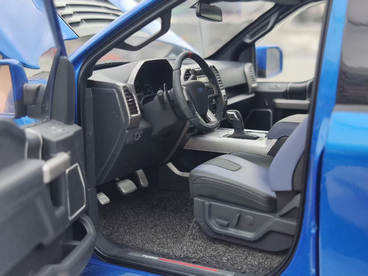 AUTO Art 1/18 Ford F-150 RAPTOR SUPERCREW 2019 Blue 72949