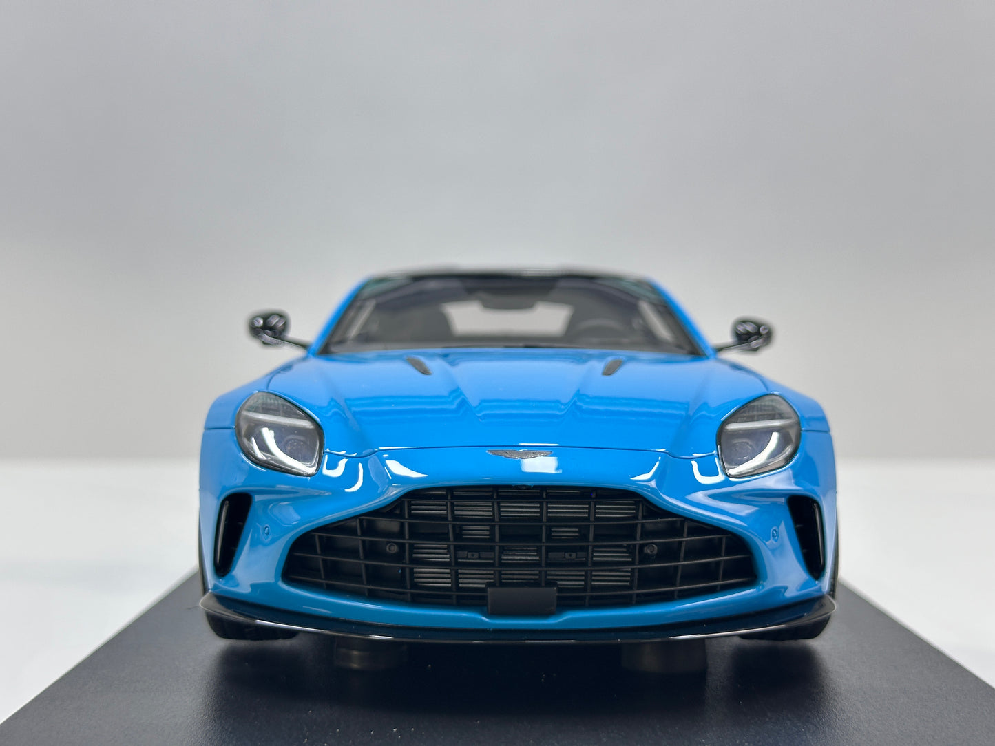 GT Spirit 1/18 Aston Martin Vantage Elwood Blue GT1008