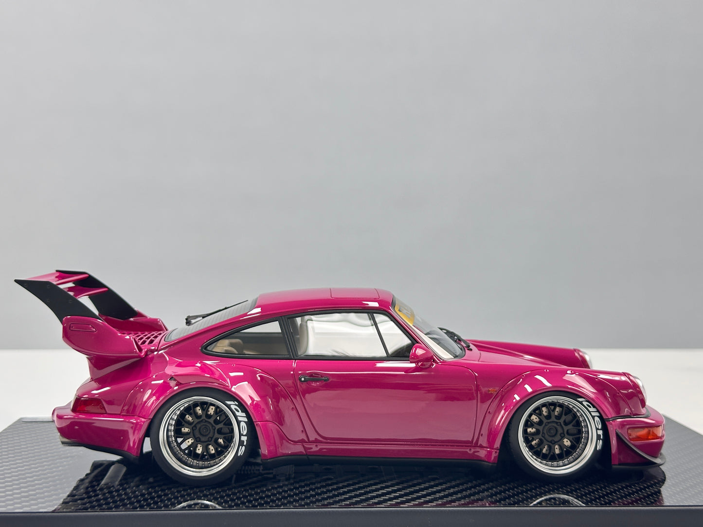TGM Model 1/18 Porsche RWB 964 – Rose Pink (TGM007)