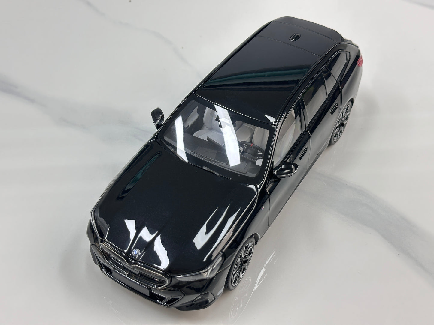 MINICHAMPS 1/18 BMW i5 M60 Touring 2024 Metallic Black 110023602