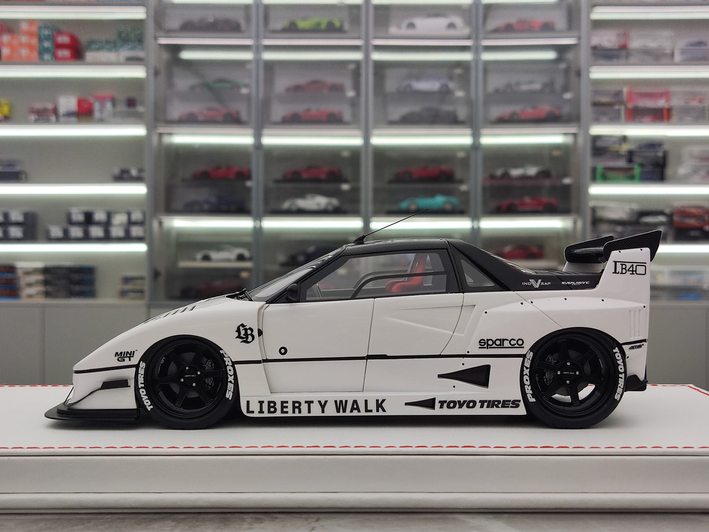 RUNNER 1/18 Ferrari F40 AZ-1 White Limited Edition Model Car JM-RNR017