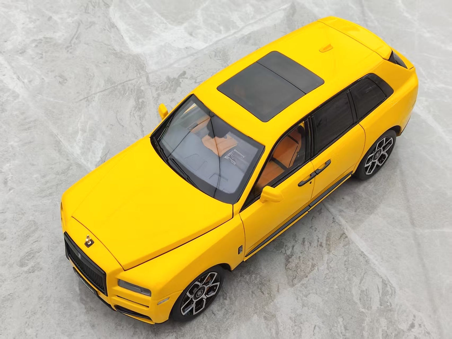 ZP 1/18 Rolls-Royce Cullinan BB Fishing Seat, Metallic Yellow ZP109