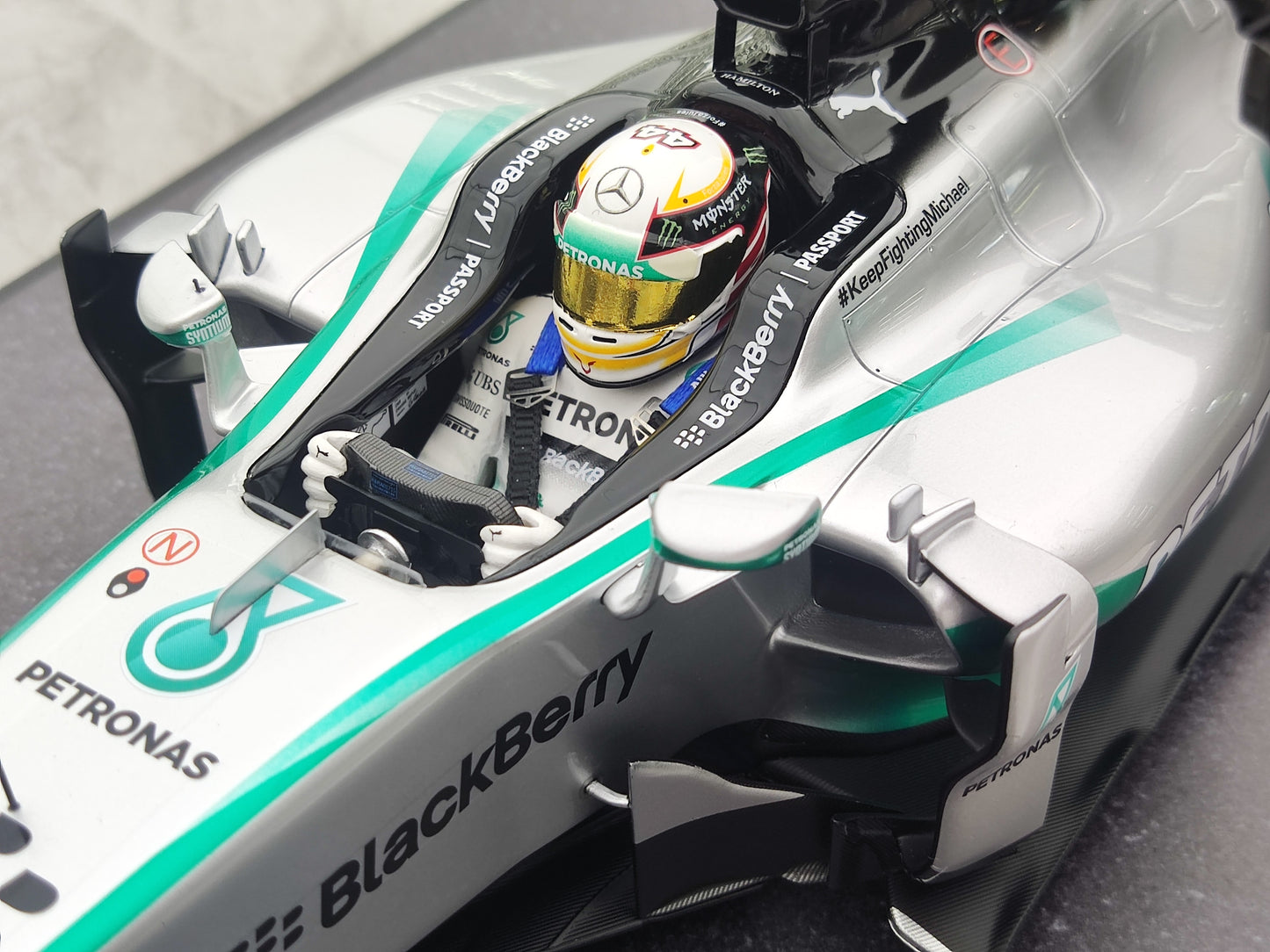 MINICHAMPS 1/12 Mercedes AMG PETRONAS F1 Team W05 Lewis Hamilton World Champion 2014 Silver-Green Simulation Car Model 127140444
