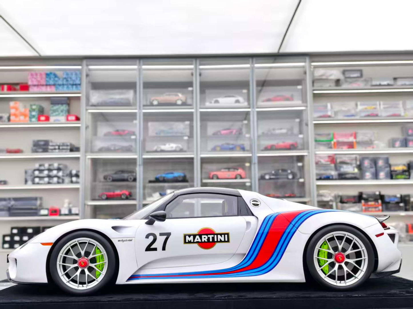 HH Model 1/8 Porsche 918 Spyder Martini HH523