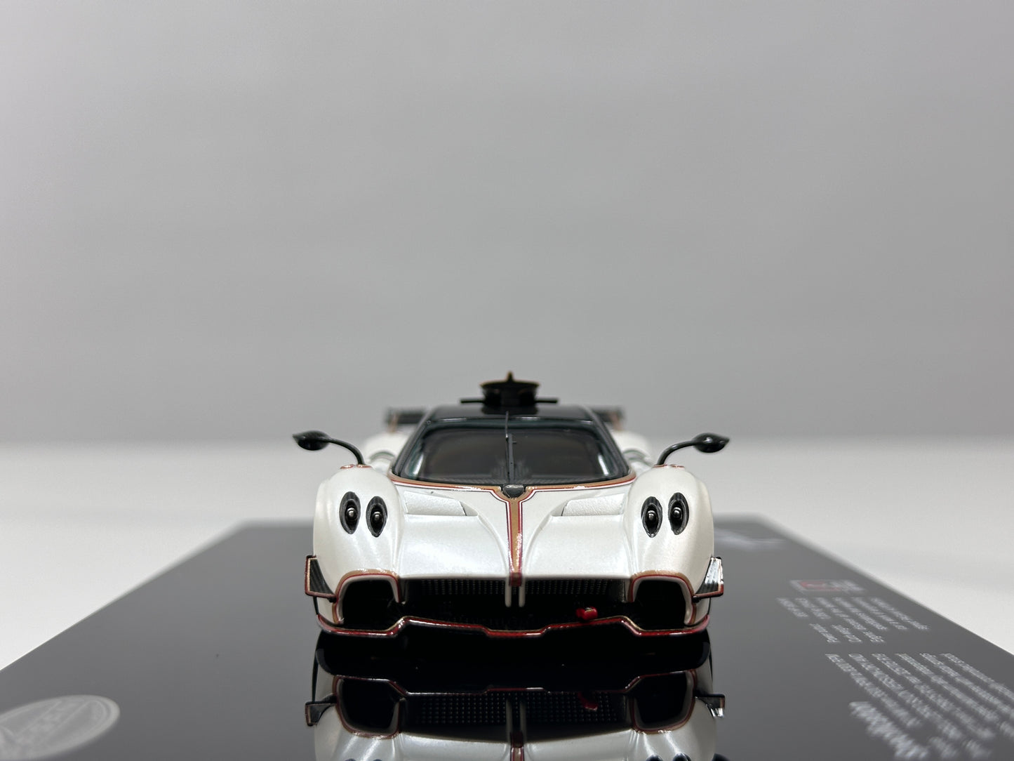 LCD 1/43 Pagani Huayra R Die-cast Model (Fully Opening Parts) - Matte White (LCD43017-PW)