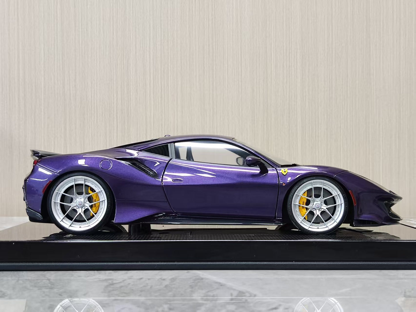 DM Pro 1/18 Ferrari 488 Pista – Purple (Black Base Version B) DGP002B
