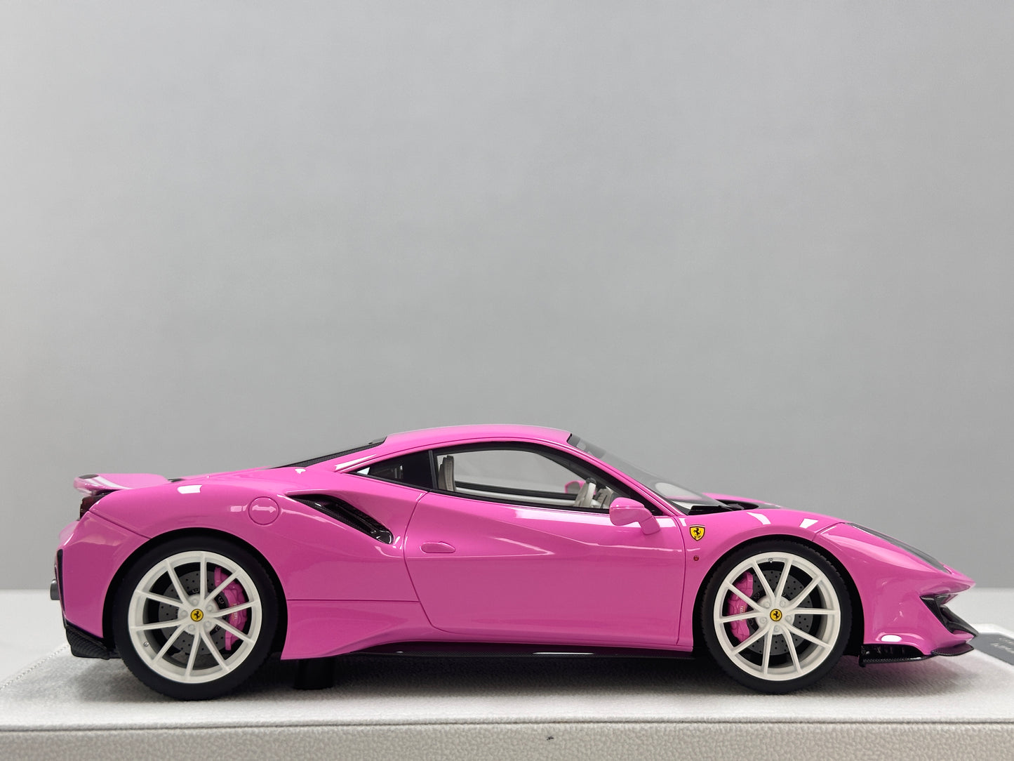 BBA MODEL 1/18 Ferrari 488 Pista – Pink with White Livery (BBA088)