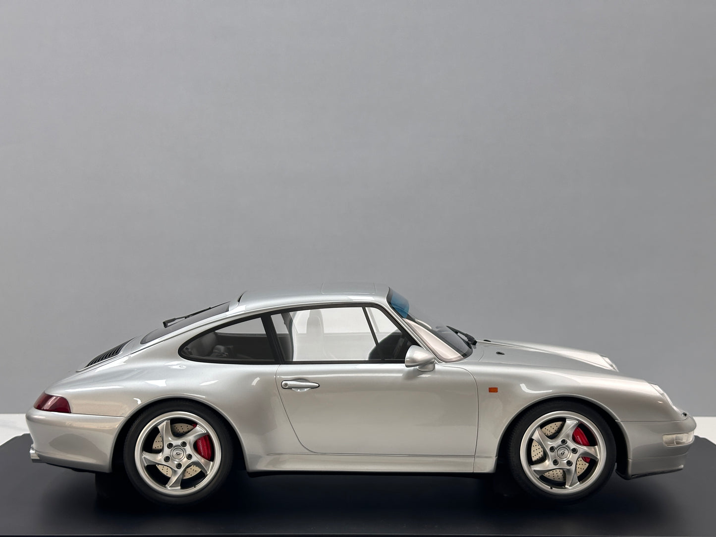 GT Spirit 1/8 Porsche 911 [993] CARRERA 4S Silver GTS801901