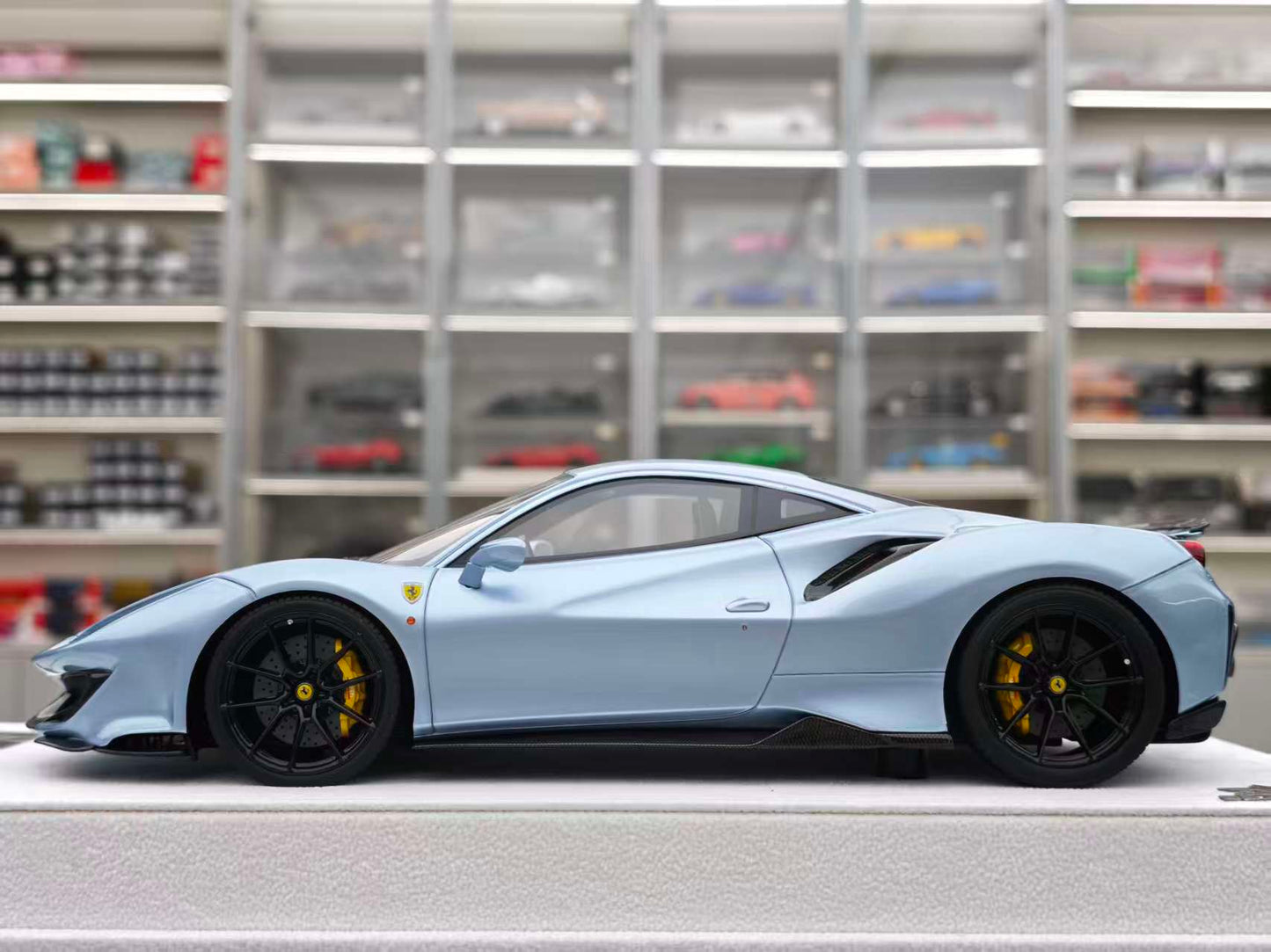 BBA MDOEL 1/18 Ferrari 488PISTA Ice Blue BBA054