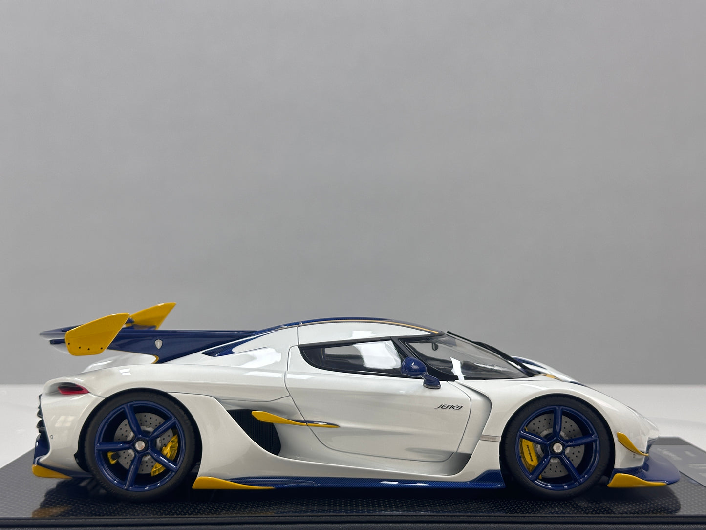 FrontiArt 1/18 Koenigsegg Jesko Pearl White FA200
