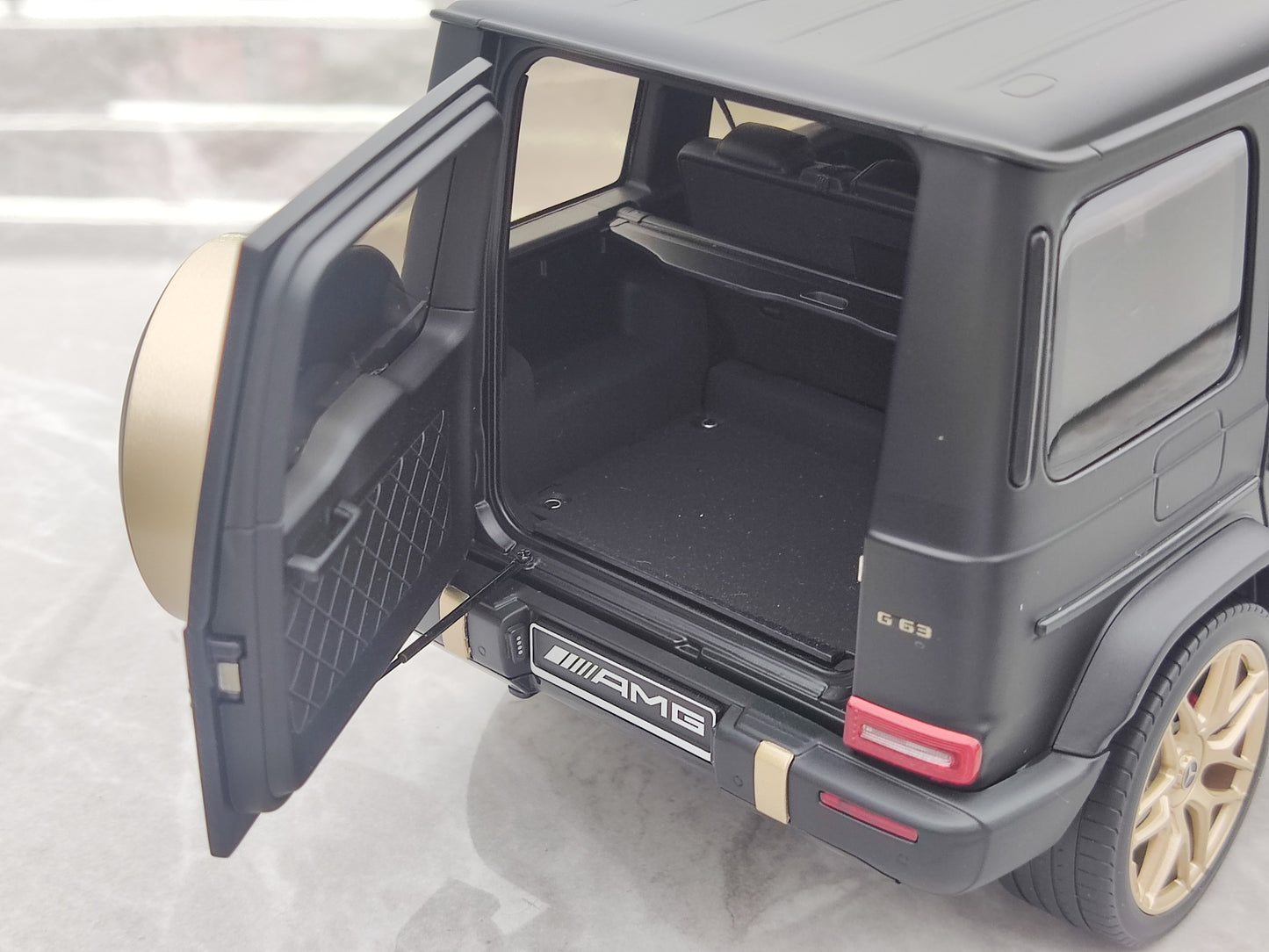 Almost Real 1/18 Mercedes-AMG G 63 Grand Edition Jia Chen Limited Collection Black Diecast Model Car 820805