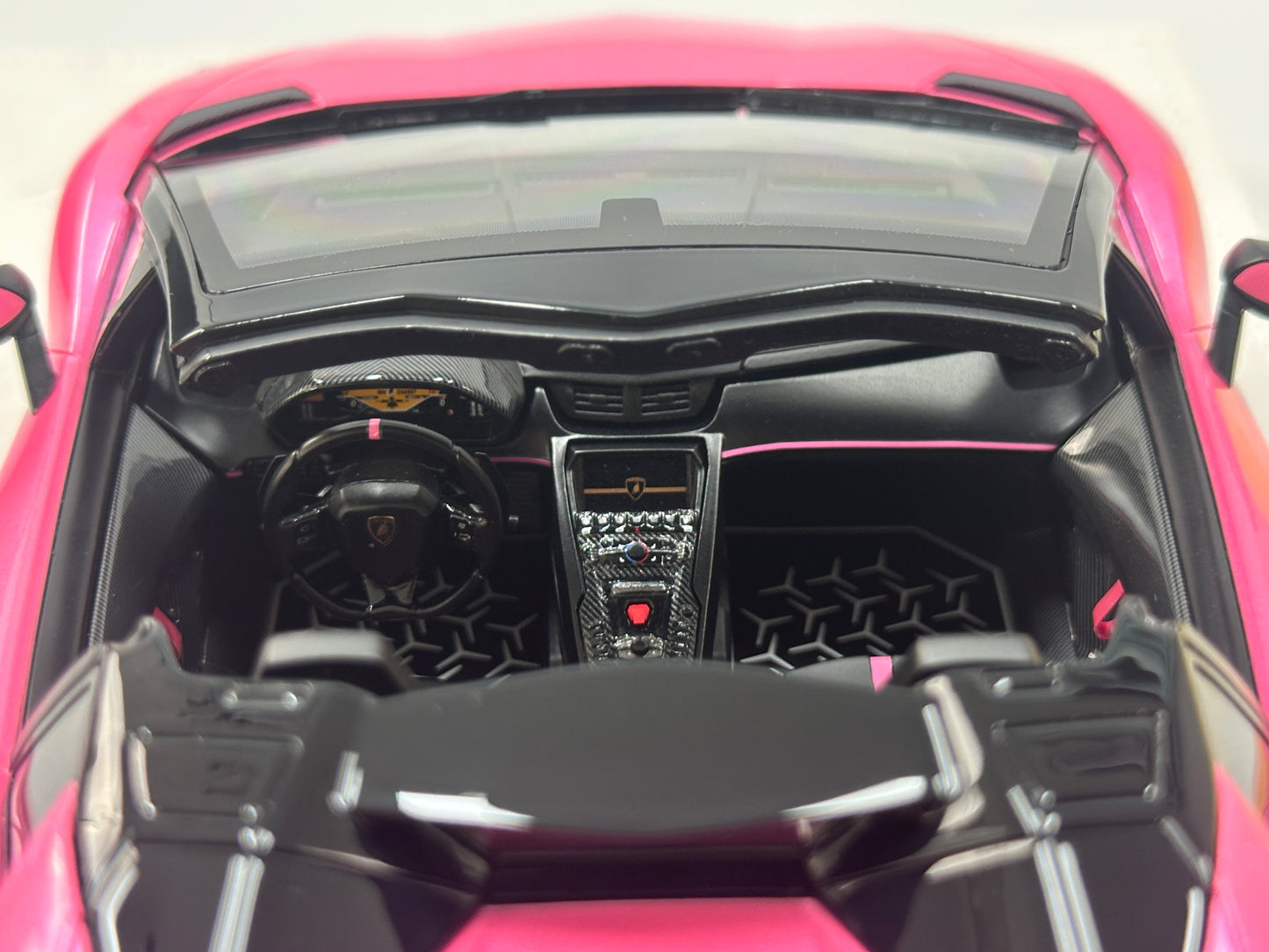 MAKEUP 1/18 Lamborghini Aventador LP750-4 SV Roadster 2015 Pink EML007H
